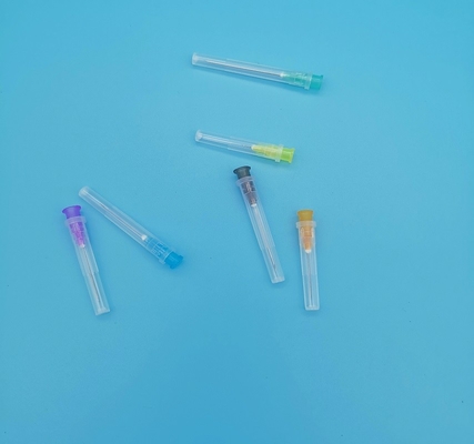 As agulhas descartáveis roxas vermelhas da seringa inclinaram para fora o diâmetro 1.4mm 17G para a insulina