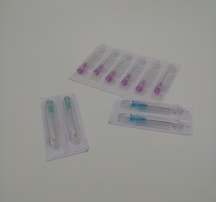 A seringa e a agulha descartáveis amarelas verdes da injeção inclinaram para fora o diâmetro 3mm 11G